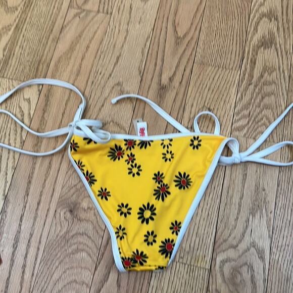 SOLID‎ & STRIPED AMBER DAISY BIKINI BOTTOM SIZE M - Picture 3 of 5